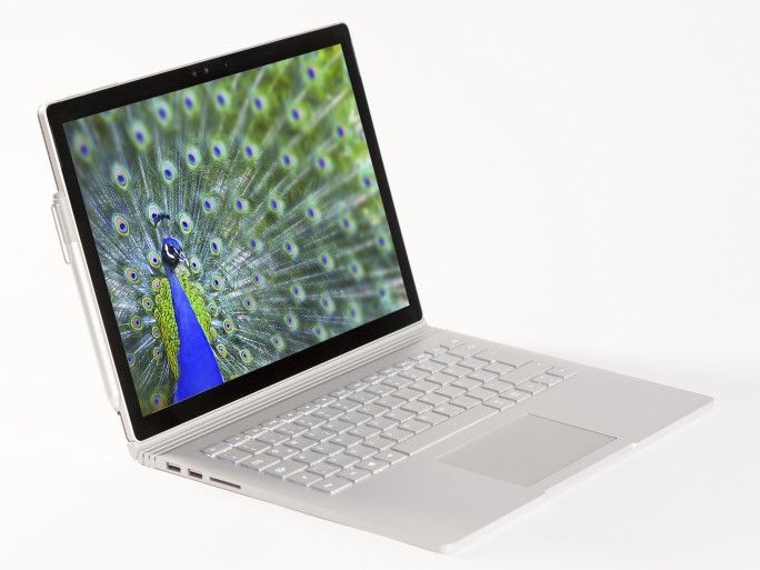 Mit dem Surface Book will Microsoft Apples MacBook Pro Konkurrenz machen (Bild: Microsoft).