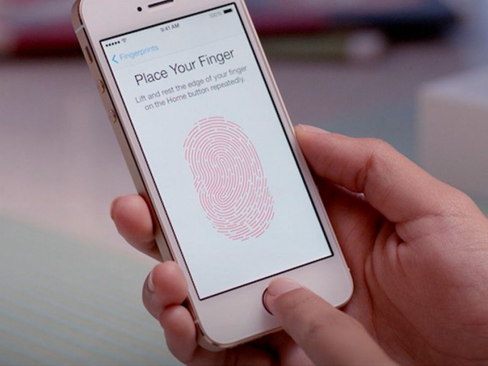 iPhone mit Touch ID (Bild: Apple)schließen