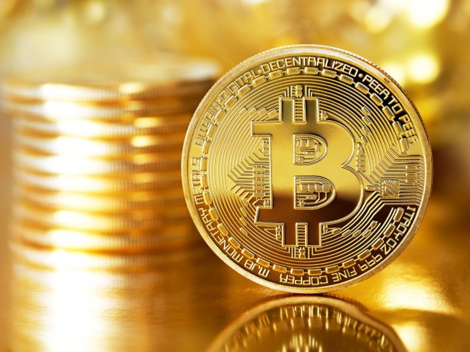 Bitcoin (Bild: Shutterstock/Julia Tsokur