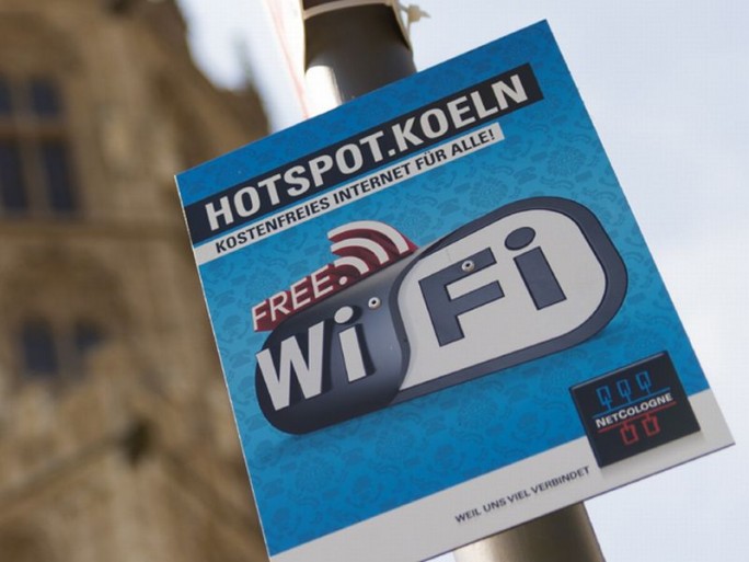 Aufgrund der Störerhaftung wurde die Einrichtung kostenloser WLAN-Hotspots bisher vor allem von Telekommunikationsanbietern wie hier in Köln Netcologne vorangetrieben, die ihr nicht unterlagen (Bild: Netcologne).