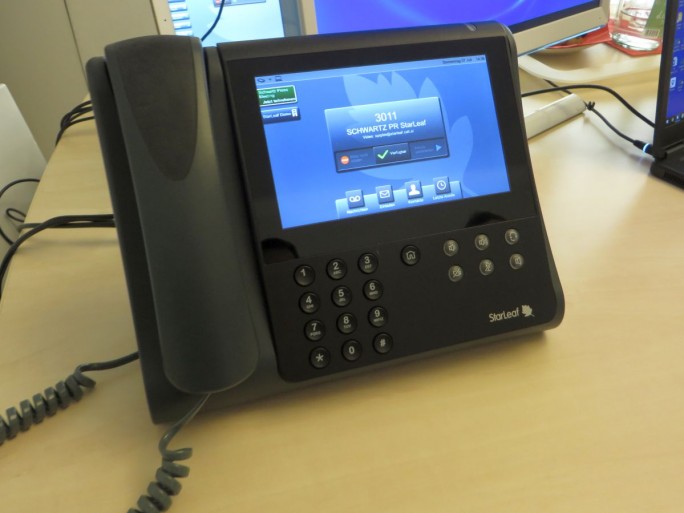 Videokonferenz mit Telefon via Cloud (Bild: Mehmet Toprak)